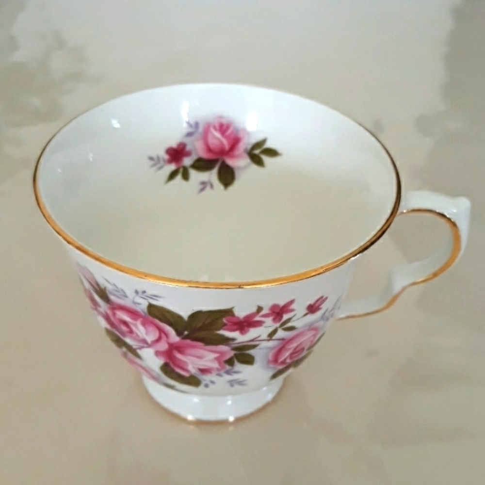 Vintage Queen Anne Bone China Made in England Floral Rose's Tea cup